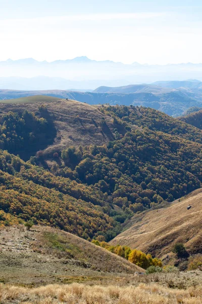 Rusya ve Kafkasya dağları sonbahar manzarası