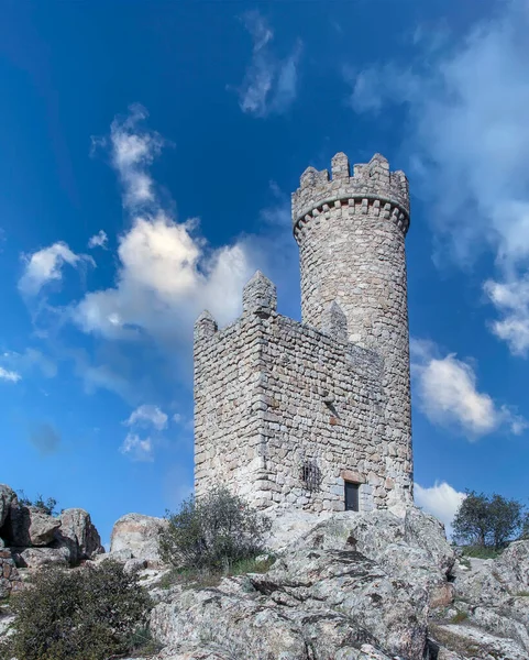 Torre Pedra Medieval Topo Uma Colina Madrid Espanha — Fotografia de Stock