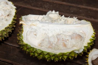 Durian meyvesinin açık fotoğrafını kes 