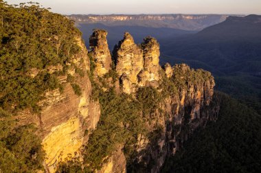 Katoomba N.S.W. Avustralya 'da üç kız kardeş kaya oluşumları