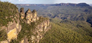 Katoomba N.S.W. Avustralya 'da üç kız kardeş kaya oluşumları