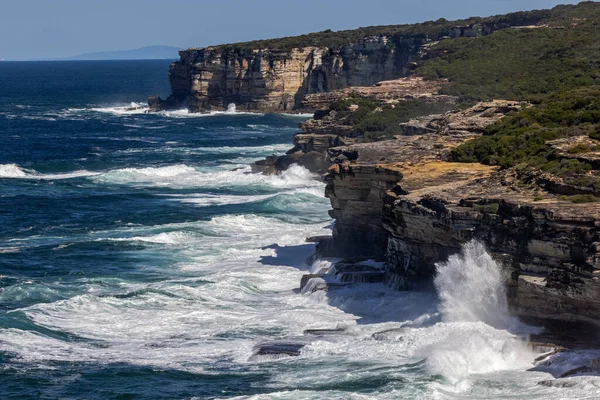 Onde Oceaniche Che Infrangono Scogliere Arenaria Royal National Park Australia — Foto Stock