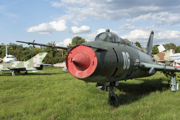 Выставка старых моделей самолетов
