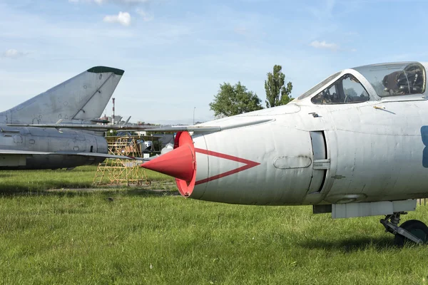 Выставка старых моделей самолетов — стоковое фото
