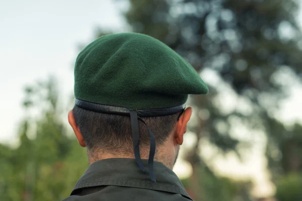 European officer in a green beret — Stock Photo, Image