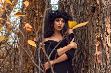 Cadılar bayramında siyah gelin