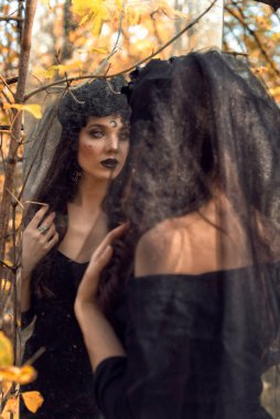 Cadılar bayramında siyah gelin