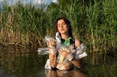 Kız ve ekoloji problemi.