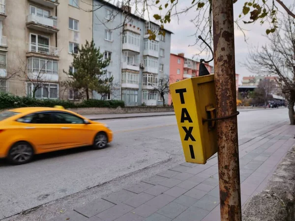 Устройство Запроса Такси Жёлтое Такси Коммерческое Такси — стоковое фото