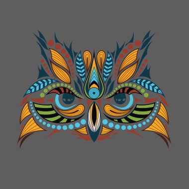 Baykuşun desenli renkli kafası. Afrika / hint / totem / dövme tasarımı. Bir t-shirt, çanta, kartpostal ve poster tasarımı için kullanılabilir.