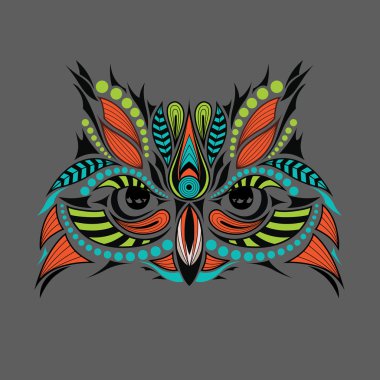 Baykuşun desenli renkli kafası. Afrika / hint / totem / dövme tasarımı. Bir t-shirt, çanta, kartpostal ve poster tasarımı için kullanılabilir.