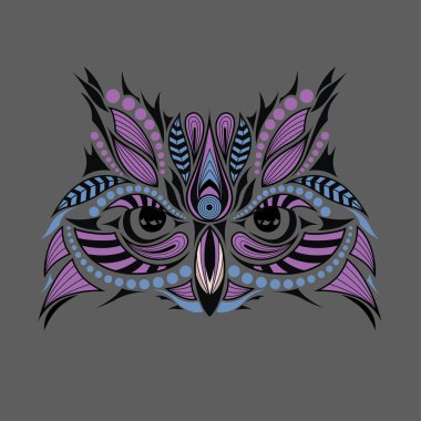 Baykuşun desenli renkli kafası. Afrika / hint / totem / dövme tasarımı. Bir t-shirt, çanta, kartpostal ve poster tasarımı için kullanılabilir.