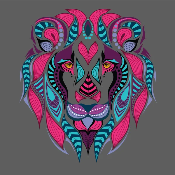 Cabeça colorida modelada de um leão. Projeto africano / indiano / totem / tatuagem. Pode ser usado para o projeto de uma t-shirt, saco, cartão postal e cartaz . —  Vetores de Stock