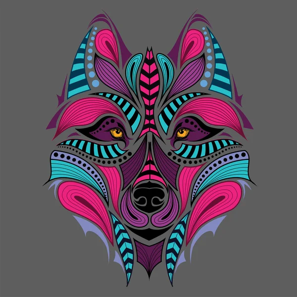 Cabeça colorida modelada do lobo. Projeto africano / indiano / totem / tatuagem. Pode ser usado para o projeto de uma t-shirt, saco, cartão postal e cartaz . —  Vetores de Stock