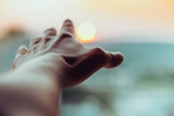 手の太陽 — ストック写真