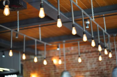 Moskova 'daki bir kafenin olağandışı ampulleri.