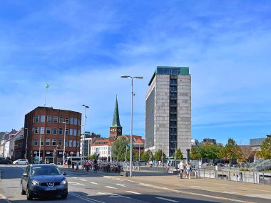26.08.2025. Aarhus sokağı. Aarhus City, Danimarka 'daki binaların mimarisi. Yaz boyunca İskandinavya 'ya seyahat. Üst hedef