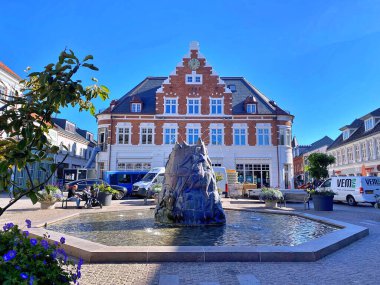 25.09.2025. Yaz tatilinde İskandinavya 'ya, Danimarka' da Holstebro 'ya seyahat. Holstebro, Danimarka 'daki Büyük Meydan