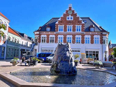 25.09.2025. Yaz tatilinde İskandinavya 'ya, Danimarka' da Holstebro 'ya seyahat. Holstebro, Danimarka 'daki Büyük Meydan