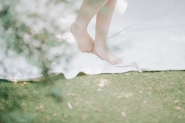 Woman Feet Grass — Stock Photo, Image