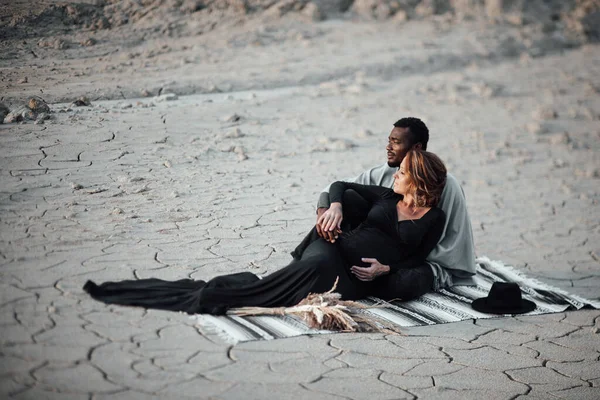 Pregnant Woman Black Dress Embracing African American Man Couple Posing — Stock Photo, Image