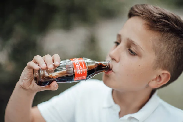 Closeup Boy White Shirt Drinking Cola Blurred Background — Stock Photo, Image