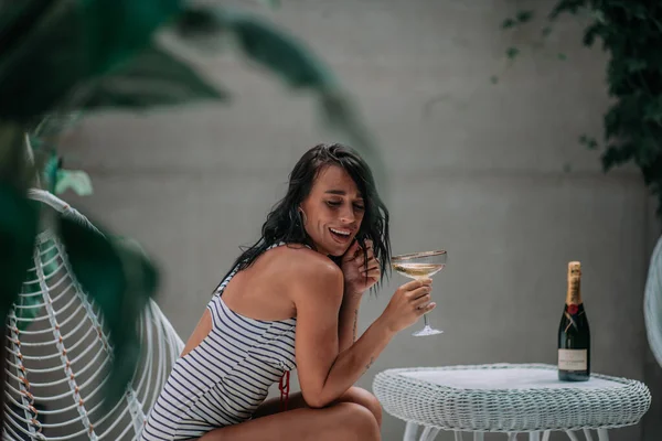 Vue Latérale Fille Avec Verre Champagne — Photo