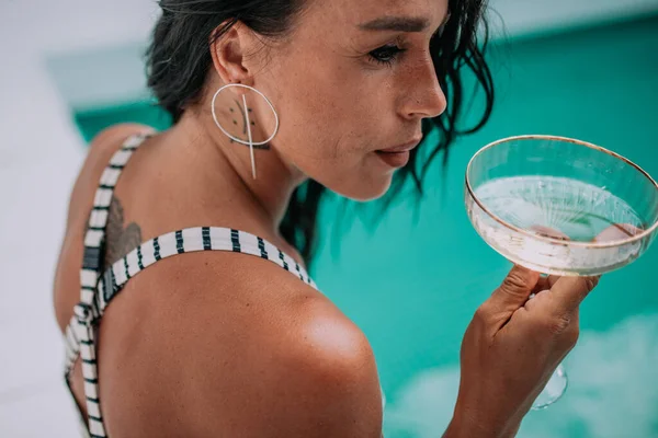 Foco Seletivo Mulher Segurando Copo Champanhe — Fotografia de Stock