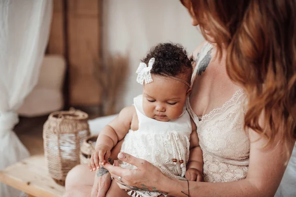 Mladá Žena Malou Dcerou — Stock fotografie