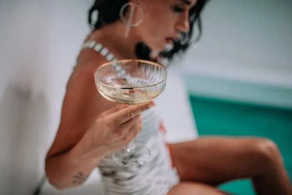 Selektiver Fokus Der Frau Champagnerglas — Stockfoto