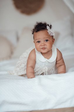 Mutlu karışık ırk çocuğu resmi kapat