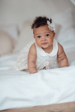 Mutlu karışık ırk çocuğu resmi kapat