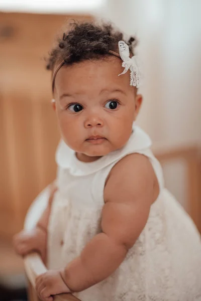 Schattig Gemengd Ras Baby Meisje — Stockfoto