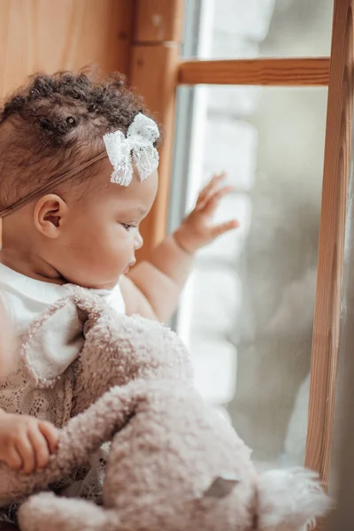 Adorável Pequena Criança Menina Casa — Fotografia de Stock