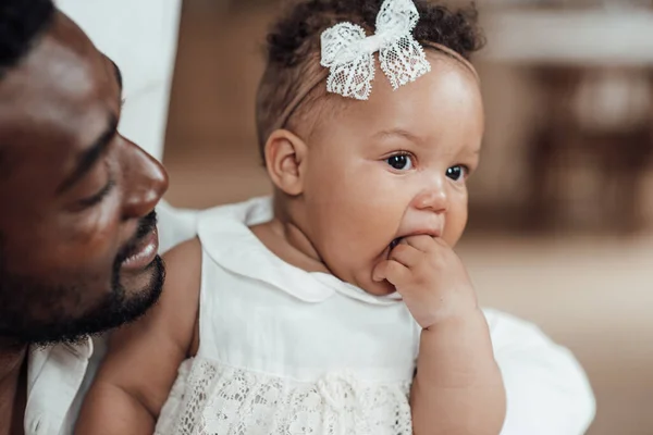 Happy Black Man His Daughter — Fotografia de Stock