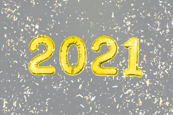 2021 New Year Yellow Numbers Golden Metallic Foil Balloons Gray — Stock Photo, Image