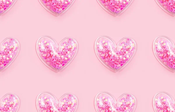 Viele Herzen mit Glitzern auf pastellrosa Hintergrund. Nahtloses Muster. Valentinstag, Geburtstag Feiertag Dekor — Stockfoto