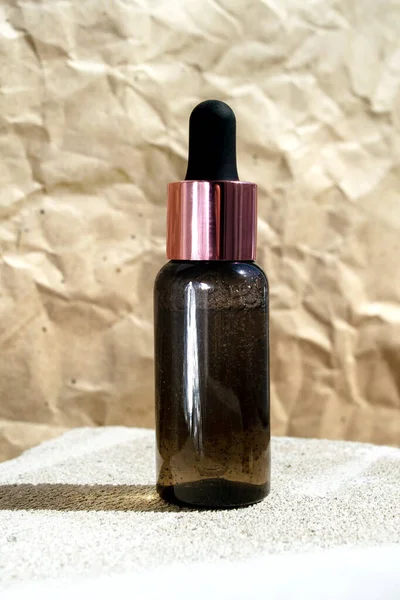 Pipette Bottle Essential Oil, Serum mockup on grey stone podium, craft paper background. Beauty branding presentation — Stock Photo, Image