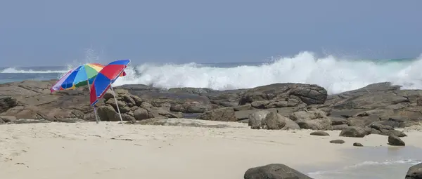 Paraguas de playa colorido —  Fotos de Stock