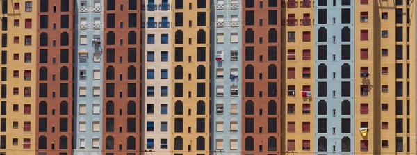 Colorido social habitação torre bloco fachada Murcia Espanha — Fotografia de Stock