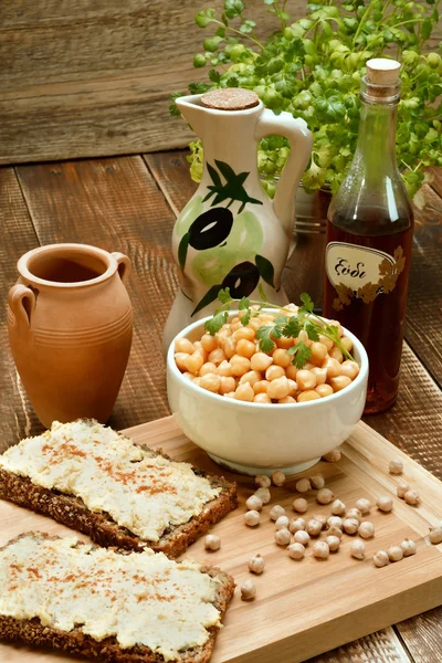 ekmek arası lezzetli humus.