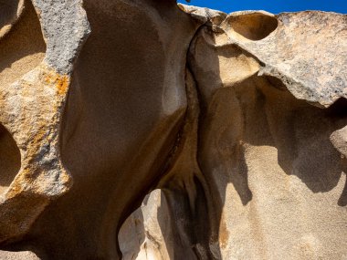 Capo d 'Orso' nun rüzgarıyla çalışan güzel kayalar.