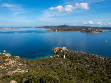 Capo D 'Orso' dan La Maddalena Adası manzarası