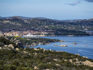 Capo D 'Orso' dan La Maddalena Adası manzarası