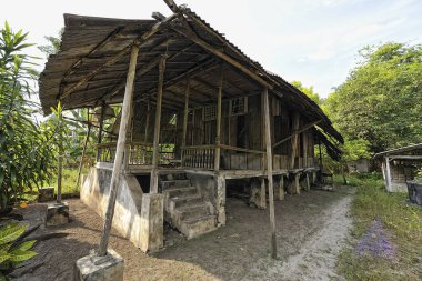Eski bir balıkçının Endonezya köyünün resimleri.
