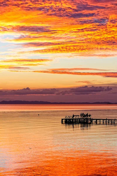 Een Prachtig Beeld Van Zee Bij Zonsondergang — Stockfoto