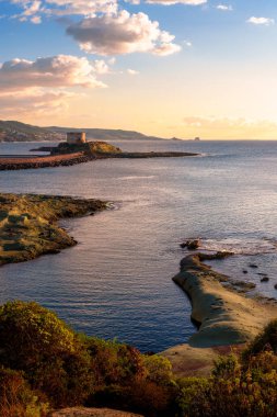 Gün batımında Cane Malu 'nun güzel plajından bir fotoğraf.