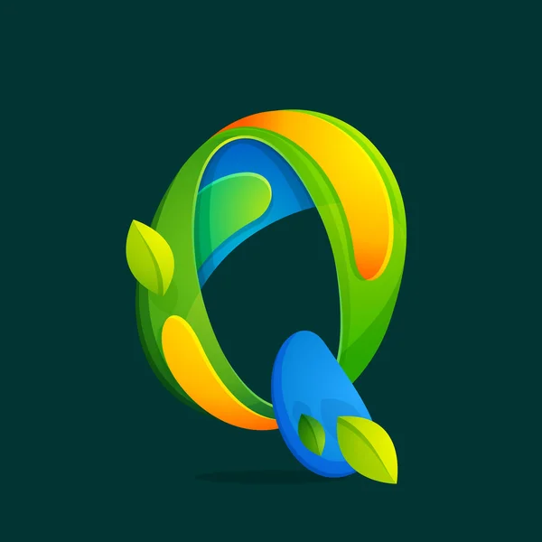 Q γράμμα με πράσινα φύλλα οικολογικό λογότυπο. — Διανυσματικό Αρχείο