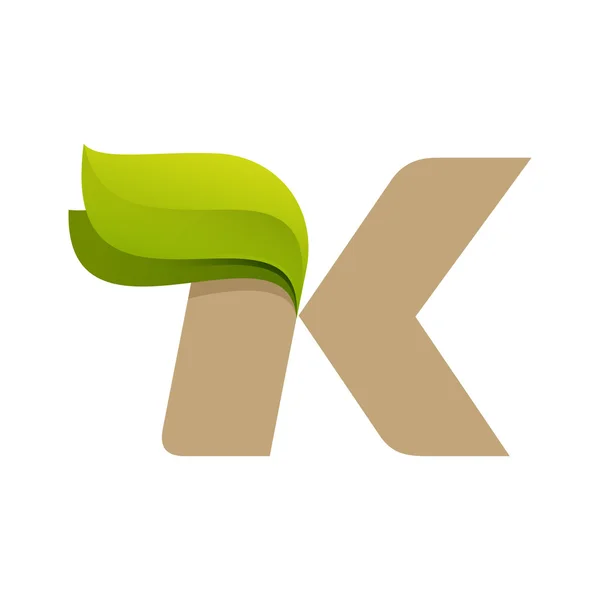 K lettera logo con foglie verdi . — Vettoriale Stock