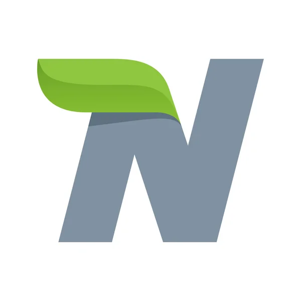 Logotipo de letra N com folha verde . —  Vetores de Stock